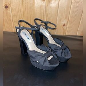 Women’s size 8.5 Nina Black Skylynn platform block heel. NEW